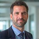 Porträt von Dr. Elias Vogel, Leiter der Forschung & Entwicklung